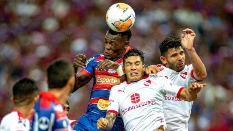 Fortaleza leva gol do Independiente nos acréscimos e cai na Sul-Americana