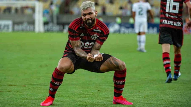 Gabriel festeja: 