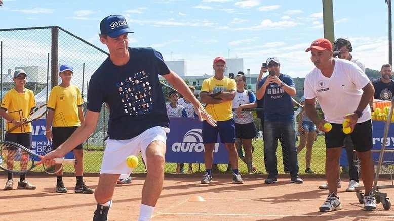 Guga elogia nova geração e diz que brasileiro pode vencer o Rio Open em 3 anos