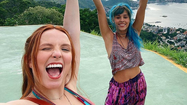 Larissa Manoela comemora aniversário de Thati Lopes nas redes sociais