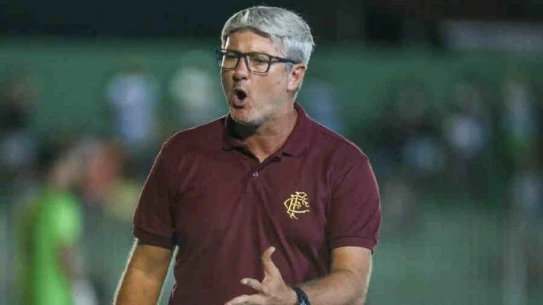 Odair Hellmann comemora vitória do Fluminense: 