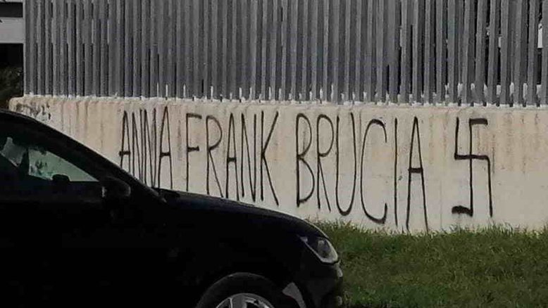 Escolas são pichadas com frases antissemitas na Itália
