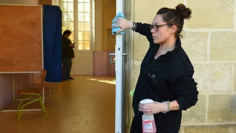 França registra 1.331 mortos por coronavírus, 231 a mais em 24 horas