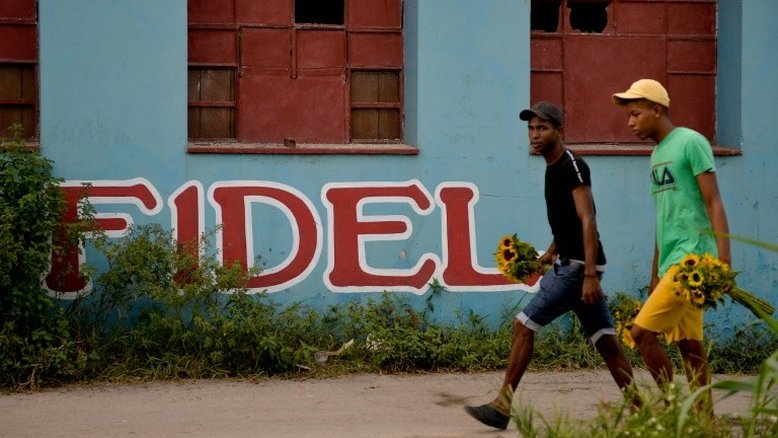 Estudantes de medicina cubanos buscam pacientes de Covid-19