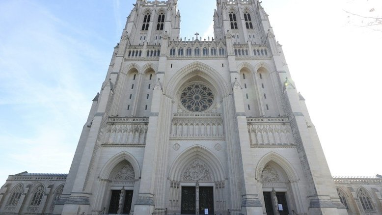 Encontradas 5 mil máscaras hospitalares na catedral de Washington