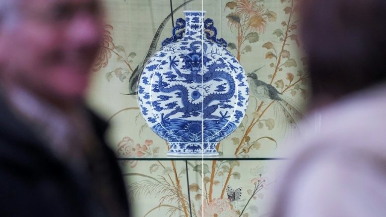 Cantil chinês do século XVIII é vendido por € 4,1 milhões na França
