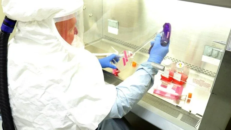 Empresas farmacêuticas preveem vacina contra o coronavírus em 18 meses