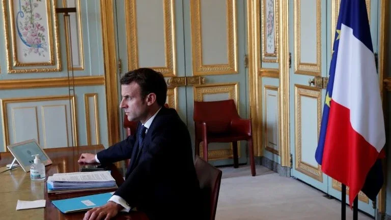 Macron pede 