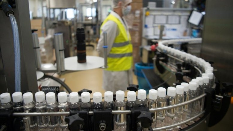 Fabricantes franceses de álcool em gel tentam atender explosão da demanda