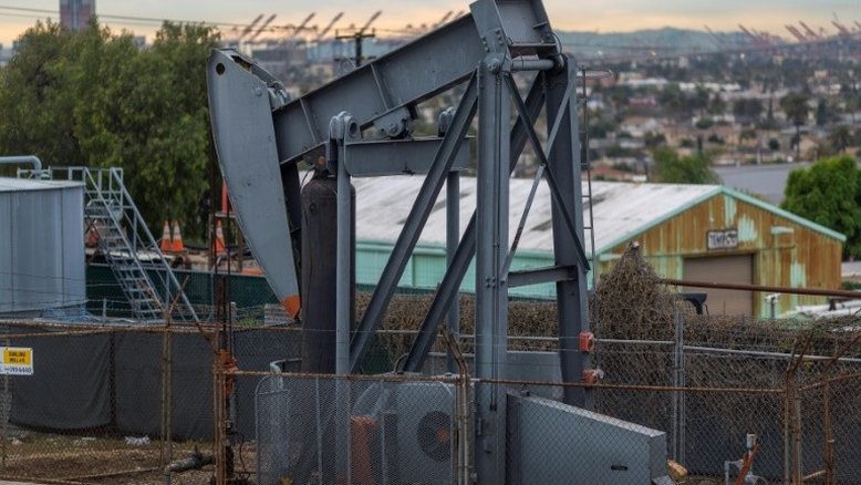 Petróleo continua em queda vertiginosa
