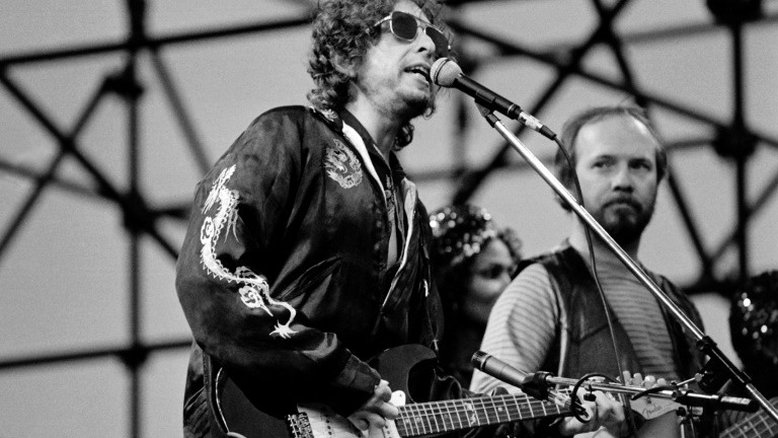 Bob Dylan lança primeira canção inédita em oito anos