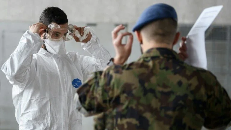 Suíça mobiliza reservistas pela primeira vez desde 1939 devido à pandemia