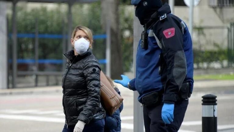 Espanha se prepara para o pior momento da epidemia
