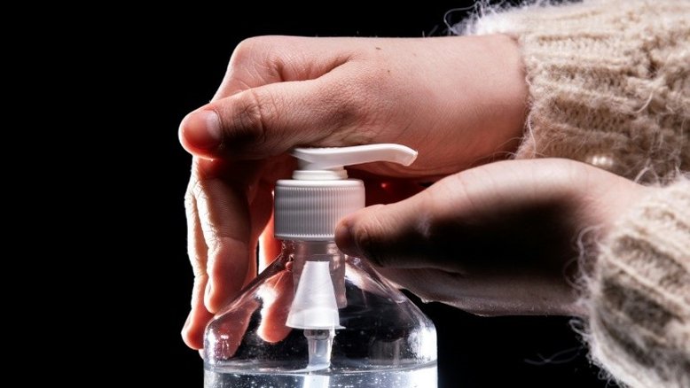 Maior fabricante brasileira de álcool em gel eleva produção de 120 mil para 6 milhões de frascos