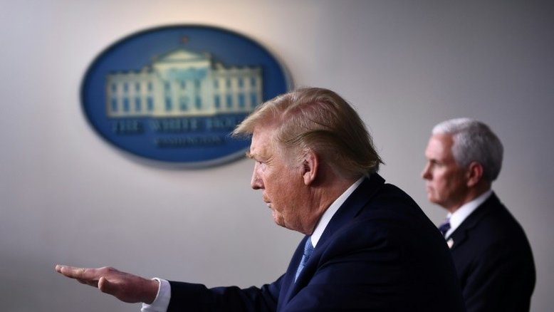 Trump avalia 'desnecessário' adiar primárias por coronavírus