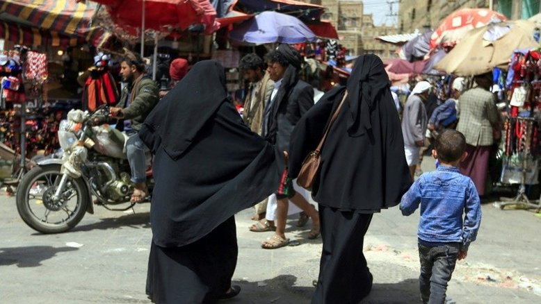 No Iêmen, rebeldes huthis perseguem mulheres e impõem sua ordem moral