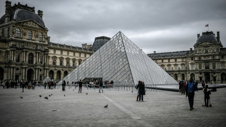 Museu do Louvre continua fechado por causa de coronavírus