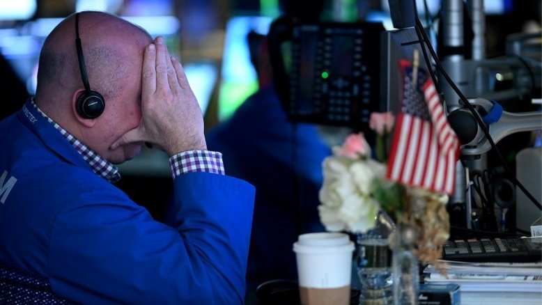 Wall Street suspende pregão por pânico provocado por coronavírus