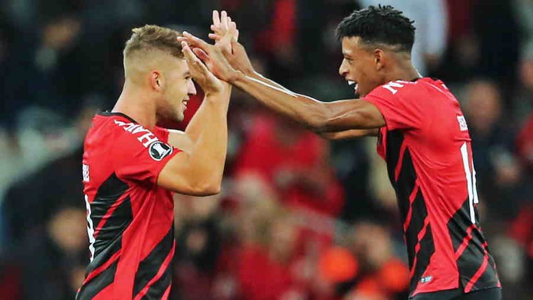 Athletico-PR sofre, mas derrota Peñarol na estreia do Grupo C da Libertadores