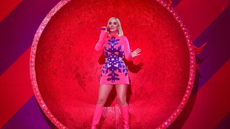 Katy Perry revela que está grávida em seu último videoclipe
