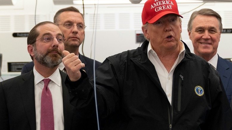 Dois legisladores que encontraram Trump entram em quarentena por coronavírus