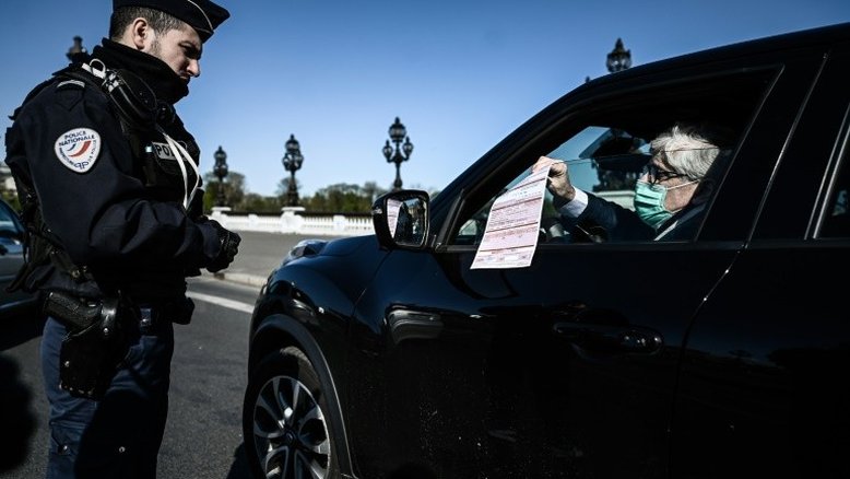 Policiais franceses ameaçam interromper patrulhamento se não receberem máscaras