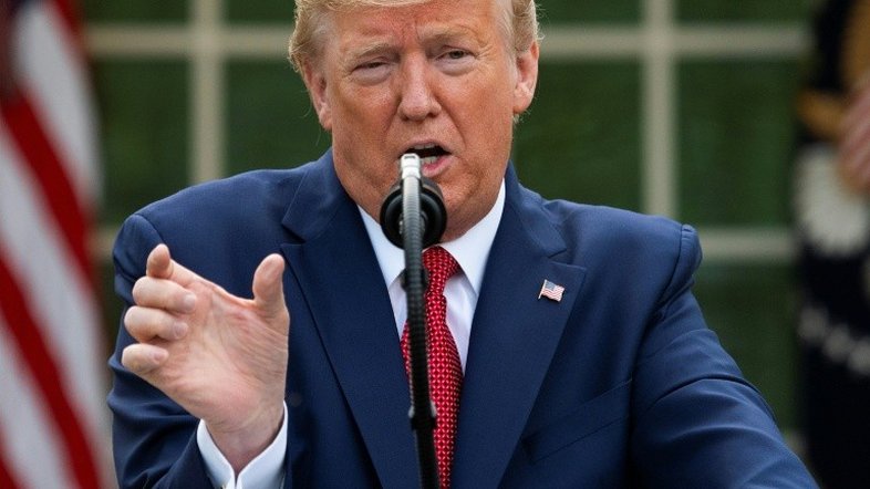 Trump prevê pico de mortes por coronavírus nos EUA em duas semanas