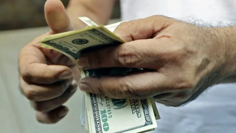 Projeção de câmbio para fim de 2020 passa de R$ 4,35 para R$ 4,50 no Focus do BC