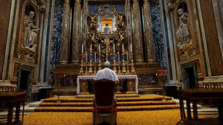 Papa deixa o Vaticano para rezar em Roma por fim de pandemia