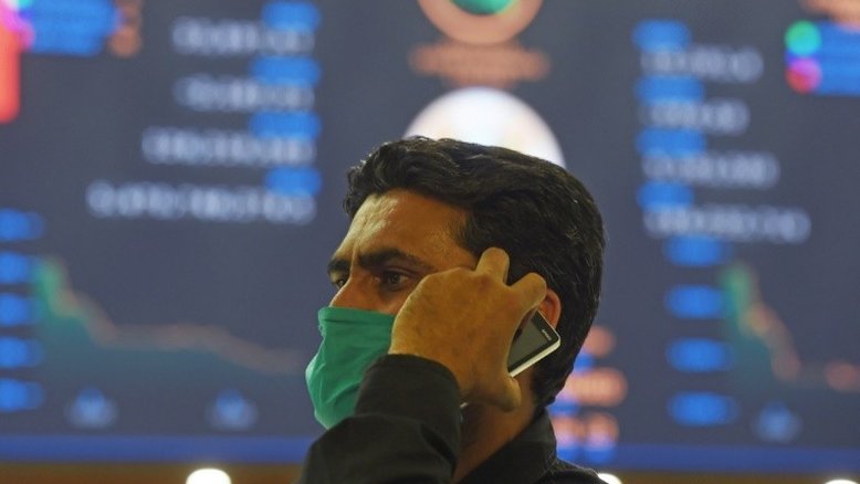 Mercados financeiros e petróleo voltam a afundar por coronavírus
