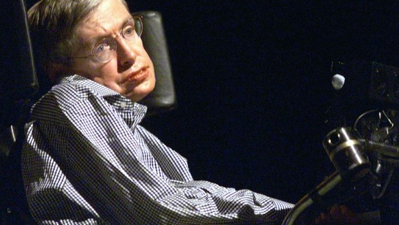 Família de Stephen Hawking doa seu respirador a um hospital
