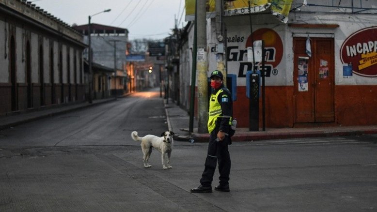 Vice-presidente do Equador se desculpa por gestão dos mortos na pandemia