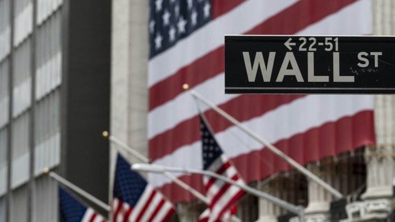 Wall Street volta a fechar em queda, arrastada pelo petróleo