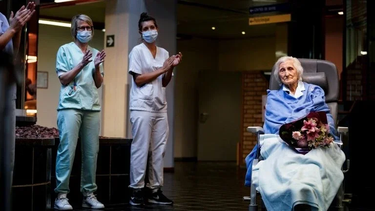Aos 100 anos, idosa supera o coronavírus na Bélgica
