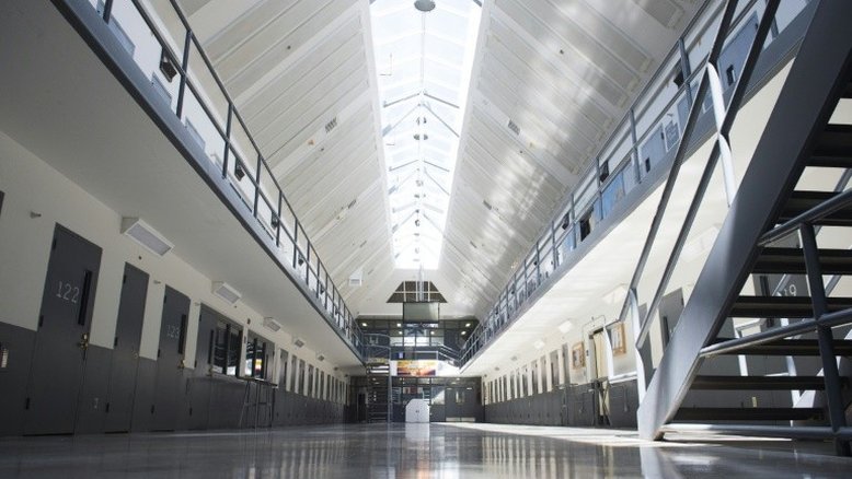 Detentos de presídios federais dos EUA são isolados por Covid-19