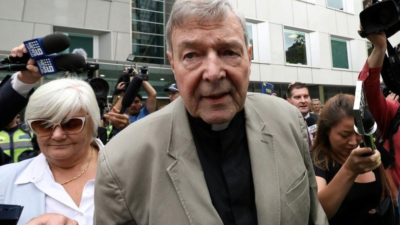 Justiça australiana anula condenação por pedofilia e liberta cardeal Pell