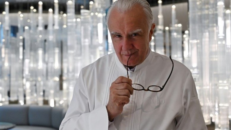 Chef francês Ducasse afirma que é mais seguro comer em restaurante do que em casa
