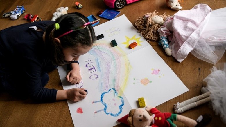 Governo italiano promete reabrir escolas em setembro