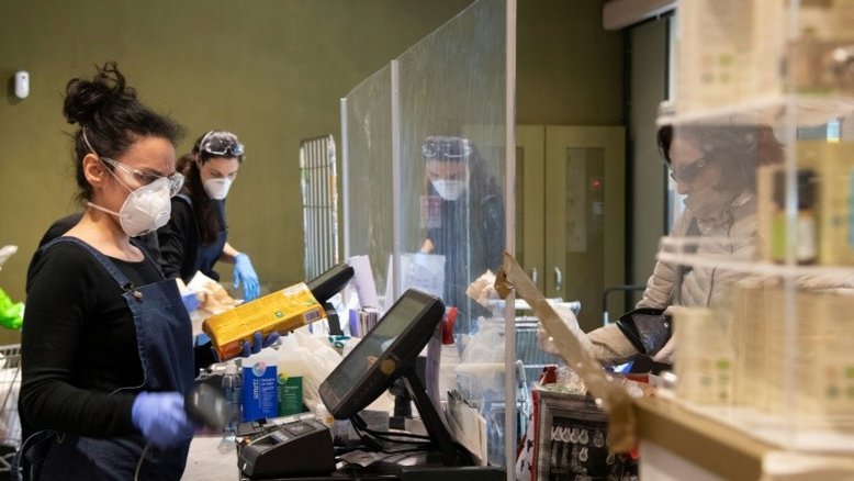 Angústia por superexposição à COVID-19: a rotina dos funcionários de supermercados