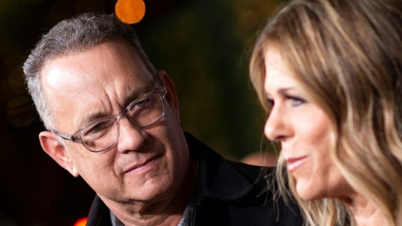 Tom Hanks dá máquina de escrever a garoto assediado por se chamar 'Corona'