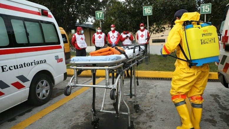 Em colapso, Equador usa caixões de papelão para mortos por coronavírus