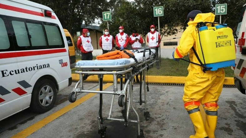 Em colapso, Equador usa caixões de papelão para mortos por coronavírus