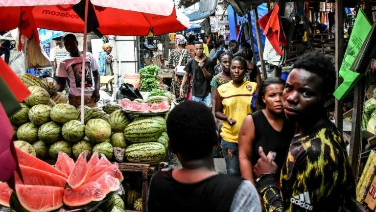 Tanzânia se entrega a Deus e recusa sacrificar sua economia pela Covid-19