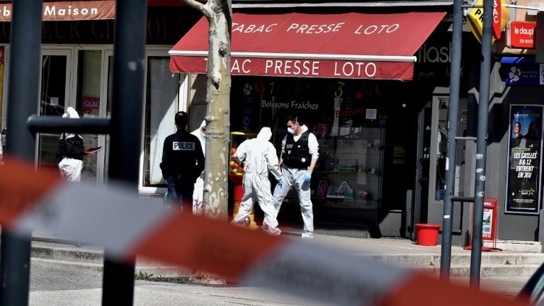 Autor de ataque com faca na França é indiciado por assassinato com caráter terrorista