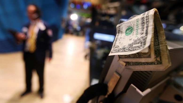 Apesar da crise que afeta os EUA, dólar mantém hegemonia