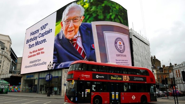 'Capitão Tom', novo herói dos britânicos, faz 100 anos