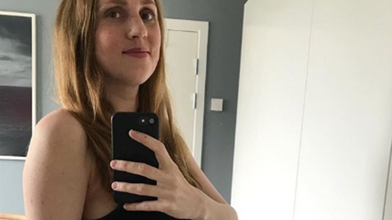 É isso que acontece com a barriga de uma grávida de trigêmeos