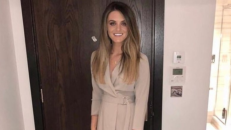 Mulher fica com boca deformada e quase perde lábio após botox