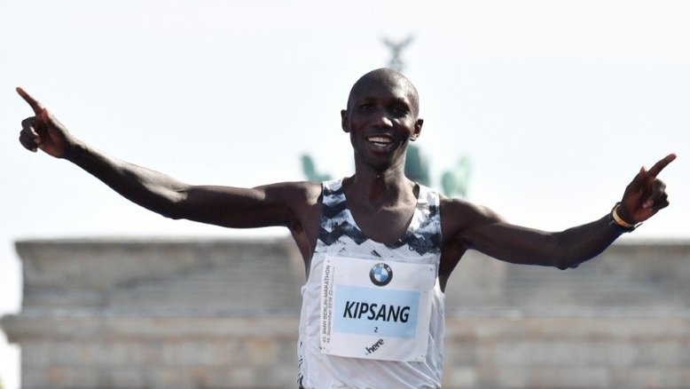 Ex-recordista mundial de maratona é preso por furar toque de recolher no Quênia