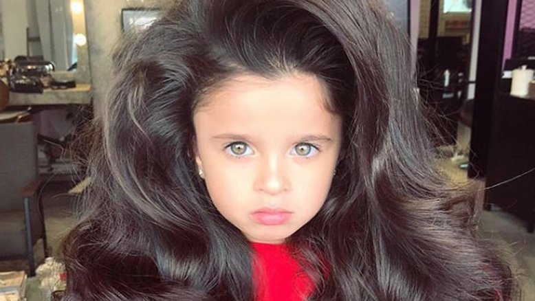 Cabelo de menina de 5 anos está dando o que falar na web
